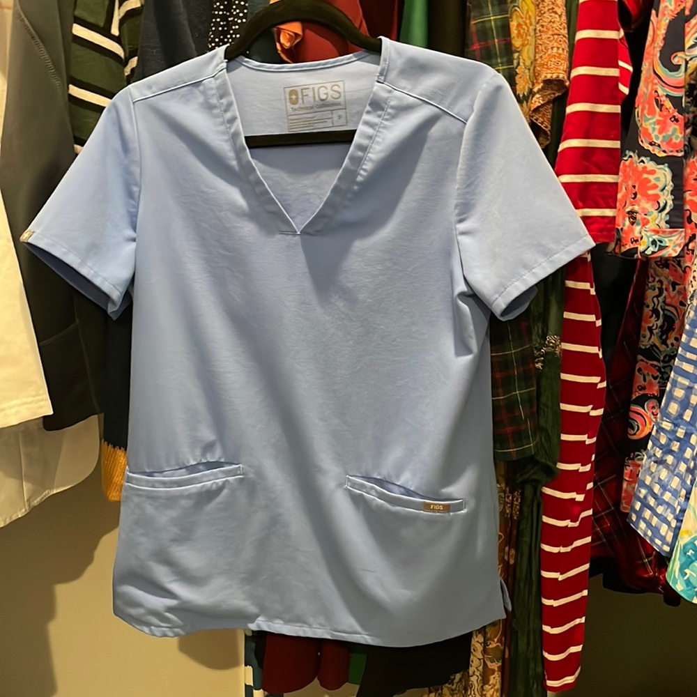 FIGS Casma Three Pocket Size Small V-Neck Short Sleeves Ceil Blue